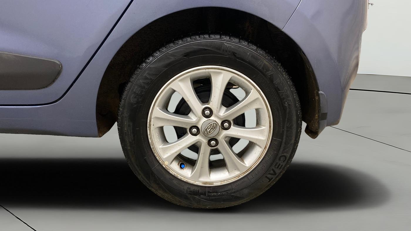 2015 Hyundai Grand i10 ASTA AT 1.2 KAPPA VTVT, Petrol, Automatic, 1,26,494 km, Left Rear Wheel