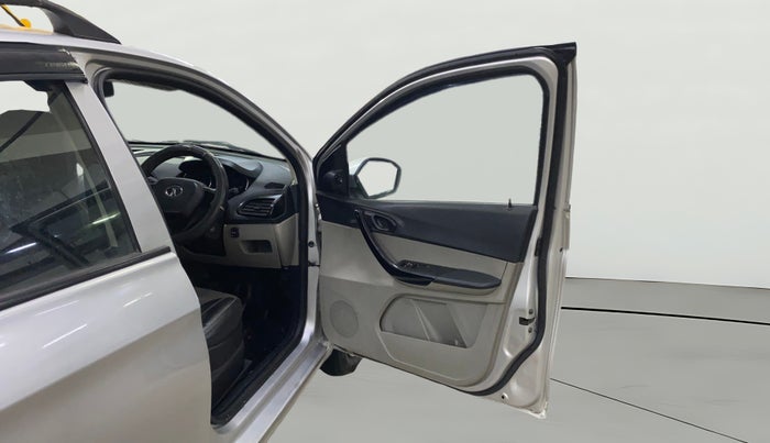 2019 Tata Tiago XT PETROL, CNG, Manual, 1,56,822 km, RHS Front Door