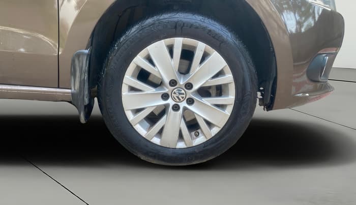 2015 Volkswagen Vento HIGHLINE DIESEL 1.5, Diesel, Manual, 1,09,637 km, Right Front Wheel