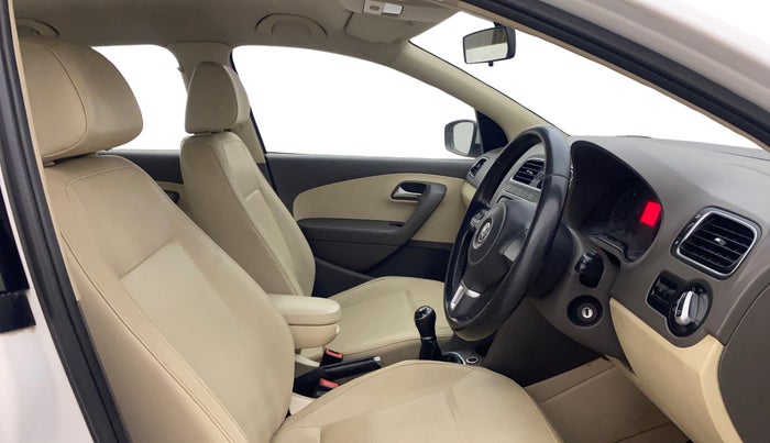 2013 Volkswagen Vento HIGHLINE 1.6 MPI, Petrol, Manual, 1,25,412 km, Right Side Front Door Cabin