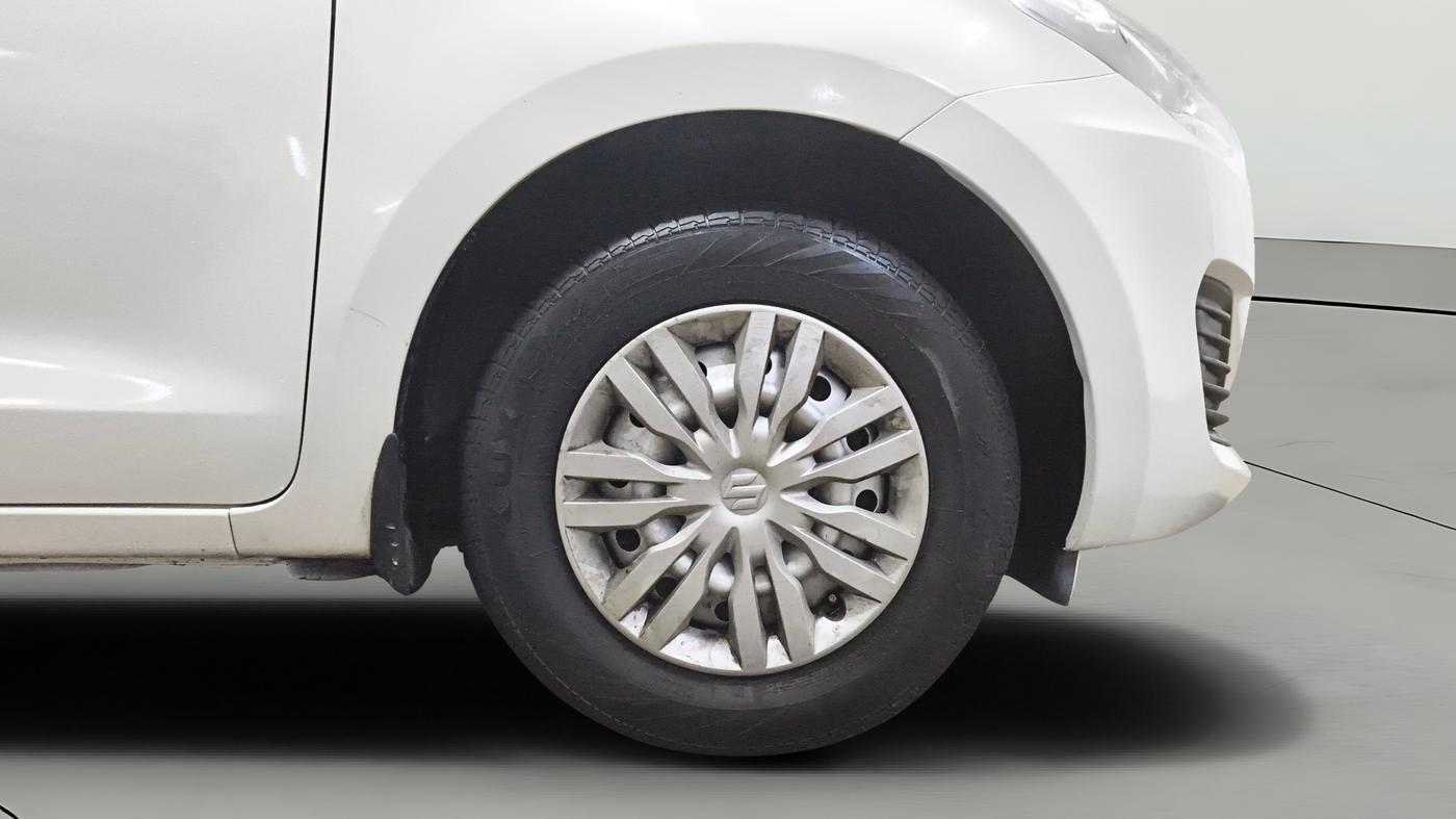 2023 Maruti Swift LXI, Petrol, Manual, 42,803 km, Right Front Wheel