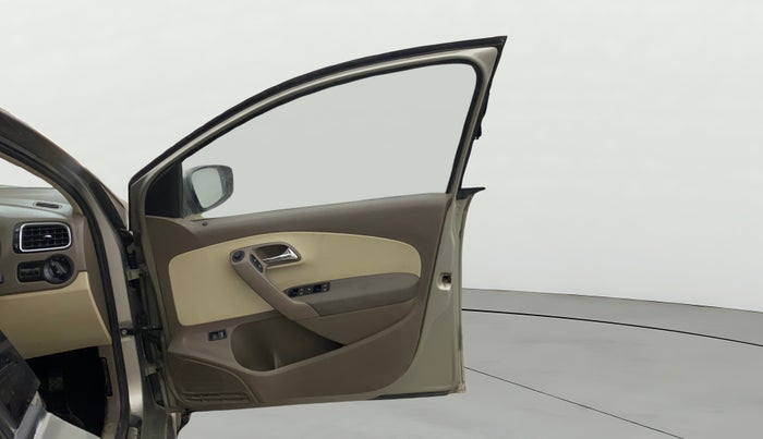 2013 Skoda Rapid AMBITION 1.6 TDI CR MT, Diesel, Manual, 1,14,039 km, RHS Front Door