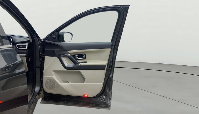 2021 Tata Safari XZ PLUS, Diesel, Manual, 1,20,494 km, RHS Front Door