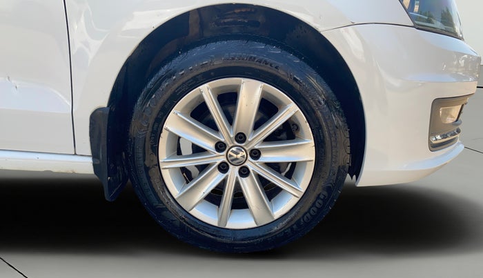 2017 Volkswagen Vento HIGHLINE PETROL AT, Petrol, Automatic, 86,755 km, Right Front Wheel