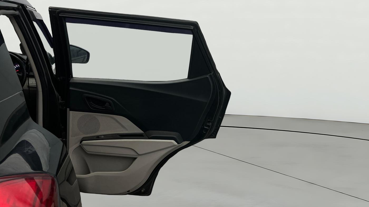 2021 Mahindra XUV300 W4 1.2 PETROL, Petrol, Manual, 63,929 km, RHS Rear Door