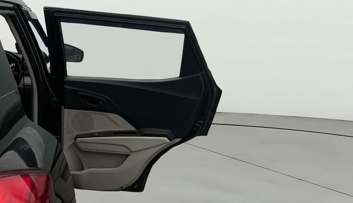 2021 Mahindra XUV300 W4 1.2 PETROL, Petrol, Manual, 63,929 km, RHS Rear Door