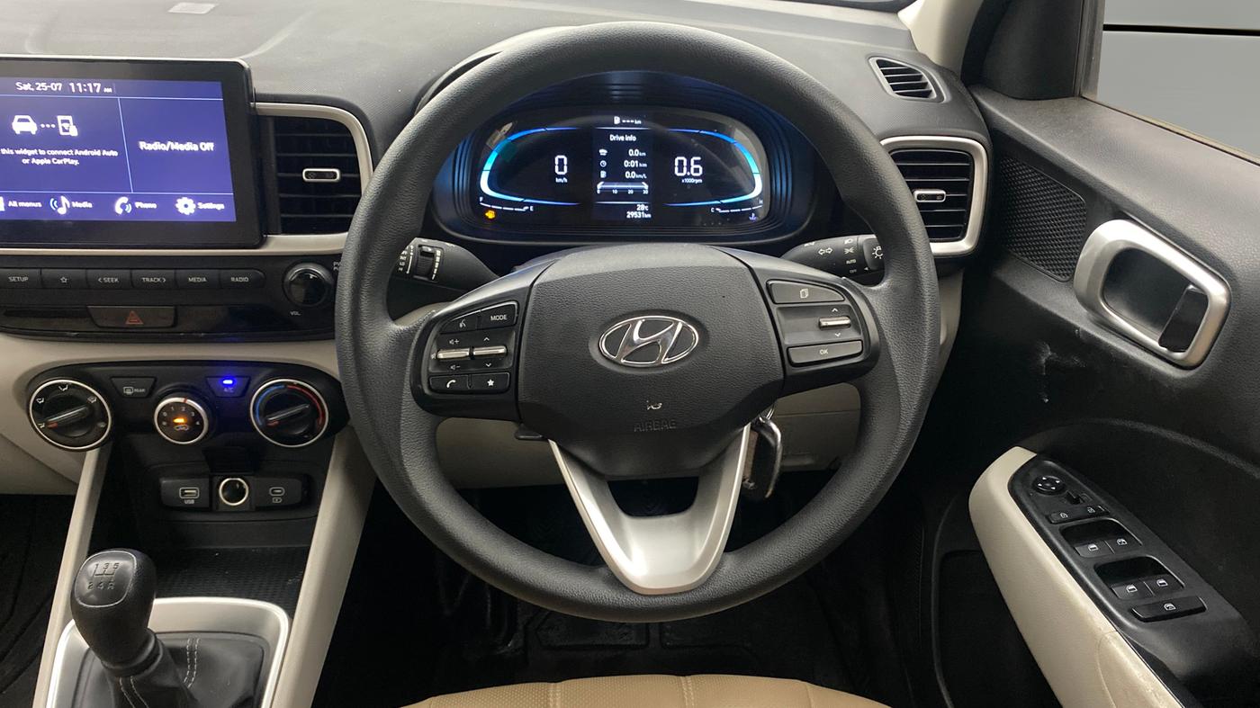 2022 Hyundai VENUE S 1.2, Petrol, Manual, 29,500 km, Steering Wheel Close Up