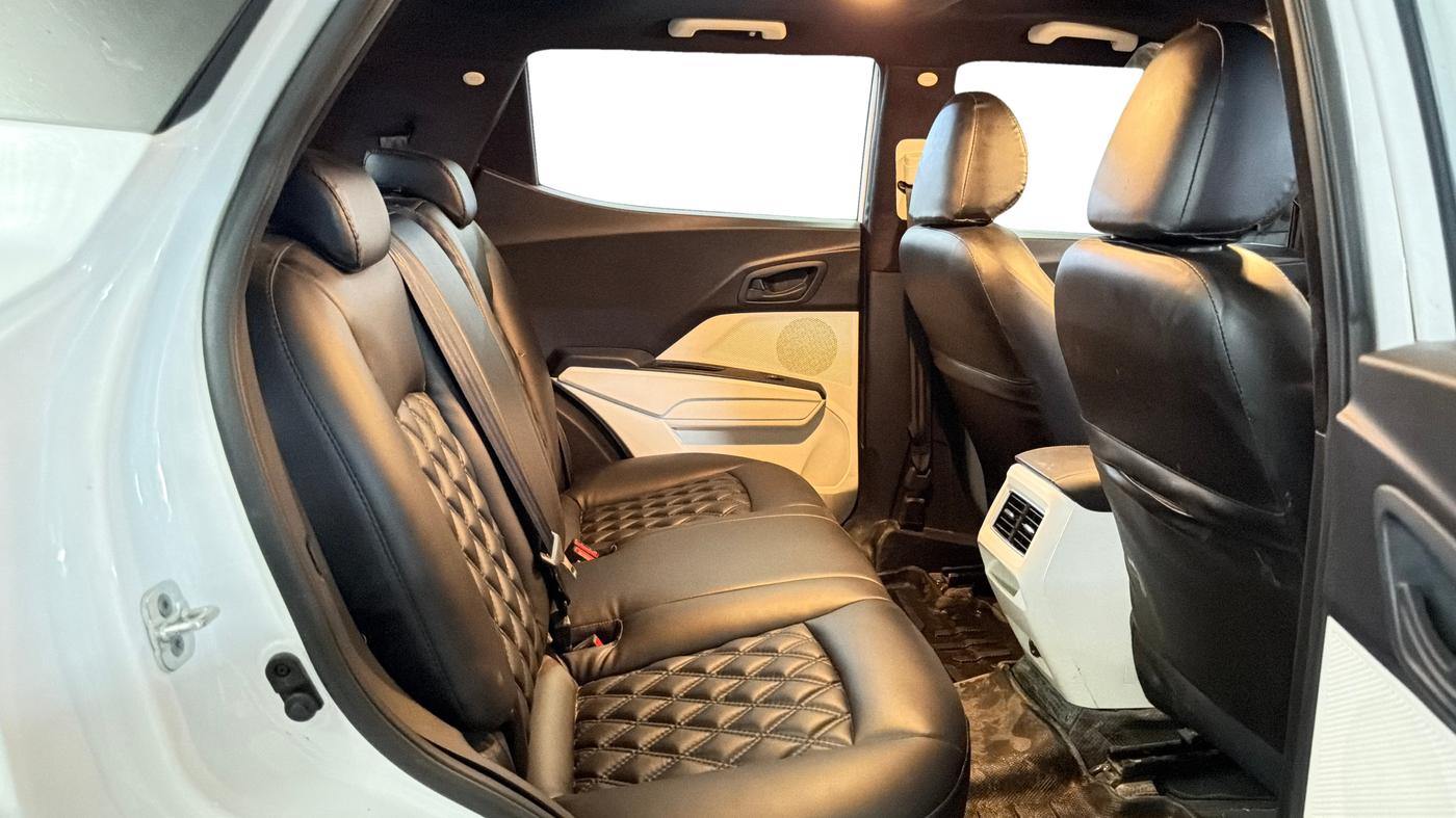 2025 Mahindra XUV 3XO MX3 Pro 1.2 L TCMPFi, Petrol, Manual, 5,280 km, Right Side Rear Door Cabin