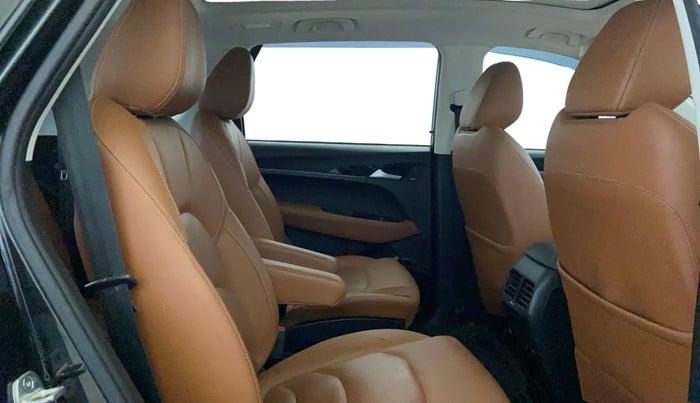 2022 MG HECTOR PLUS SHARP 1.5 PETROL TURBO CVT 6-STR, Petrol, Automatic, 32,789 km, Right Side Rear Door Cabin