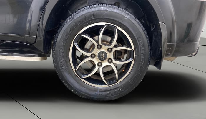 2017 Mahindra XUV500 W6, Diesel, Manual, 56,435 km, Left Rear Wheel