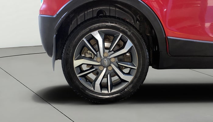 2021 Mahindra XUV300 W8(O) 1.2 PETROL DUAL TONE, Petrol, Manual, 5,206 km, Right Rear Wheel