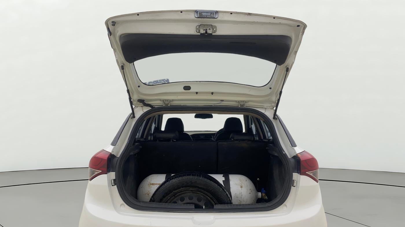 2015 Hyundai Elite i20 ASTA 1.2, CNG, Manual, 1,24,794 km, Boot Door Open