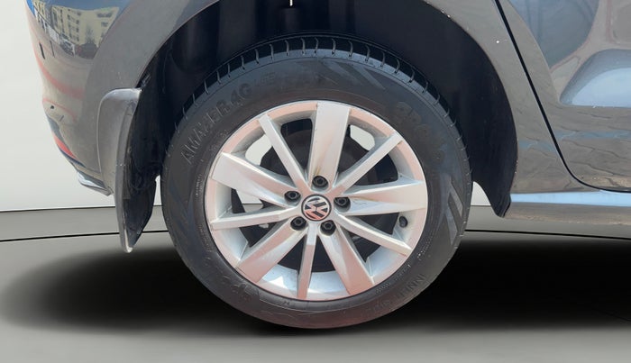 2015 Volkswagen Polo HIGHLINE1.2L, Petrol, Manual, 94,479 km, Right Rear Wheel