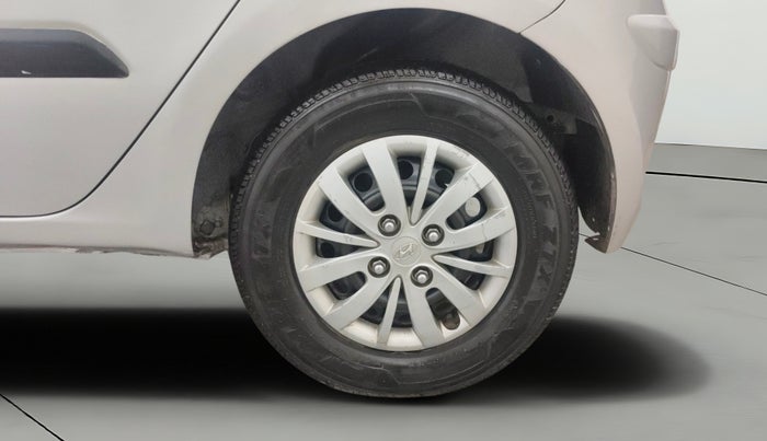 2014 Hyundai i10 SPORTZ 1.1, CNG, Manual, 99,114 km, Left Rear Wheel