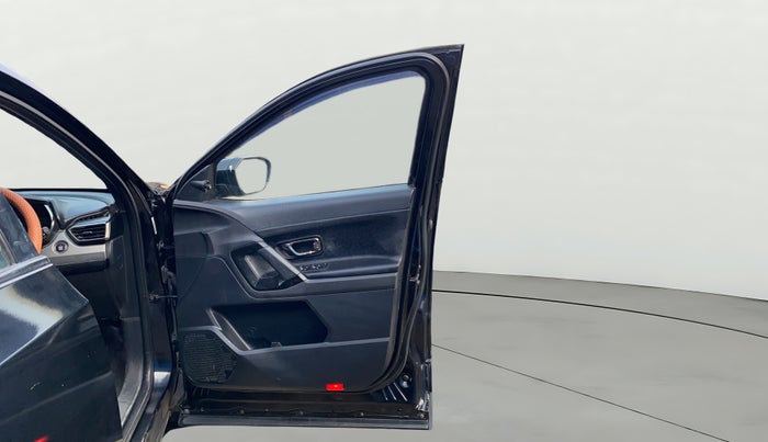 2022 Tata Harrier XZ PLUS 2.0L DARK EDITION, Diesel, Manual, 77,309 km, RHS Front Door