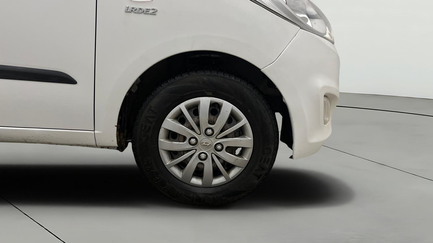 2016 Hyundai i10 SPORTZ 1.1, Petrol, Manual, 88,853 km, Right Front Wheel