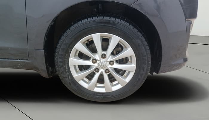 2015 Maruti Ertiga ZXI, Petrol, Manual, 1,04,247 km, Right Front Wheel
