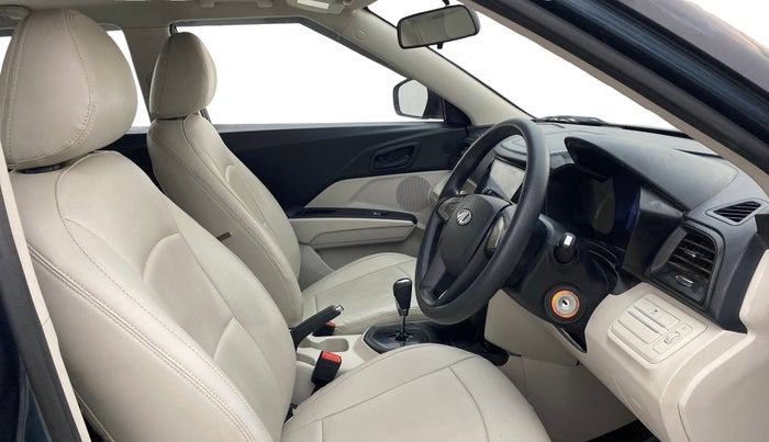 2021 Mahindra XUV300 W6 1.2 PETROL AMT, Petrol, Automatic, 19,551 km, Right Side Front Door Cabin