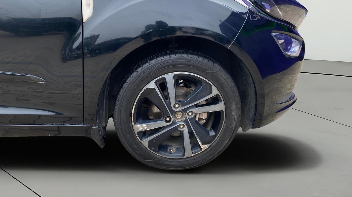 2023 Tata ALTROZ  XZA Plus Sunroof Dark Edition, Petrol, Automatic, 80,408 km, Right Front Wheel