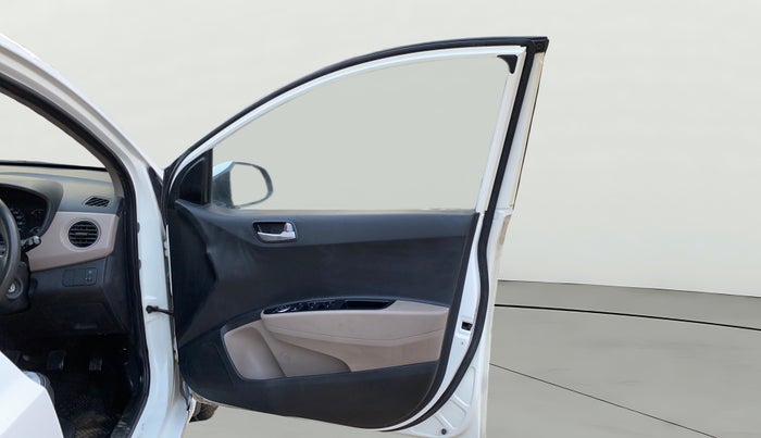 2014 Hyundai Xcent S 1.2, Petrol, Manual, 76,933 km, RHS Front Door