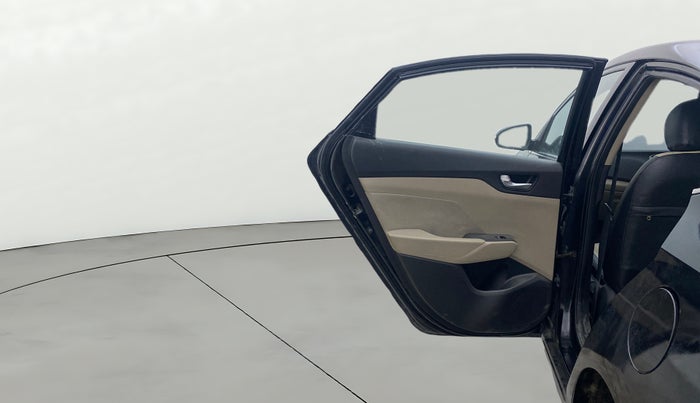 2018 Hyundai Verna 1.6 CRDI SX + AT, Diesel, Automatic, 1,24,498 km, LHS Rear Door