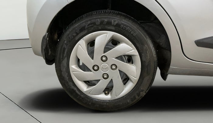 2019 Hyundai NEW SANTRO SPORTZ CNG, CNG, Manual, 86,196 km, Right Rear Wheel