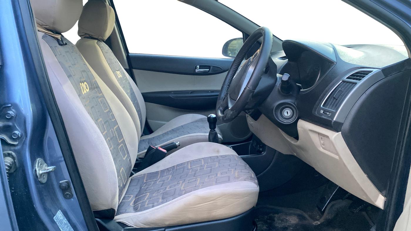2013 Hyundai i20 SPORTZ 1.2, Petrol, Manual, 24,171 km, Right Side Front Door Cabin