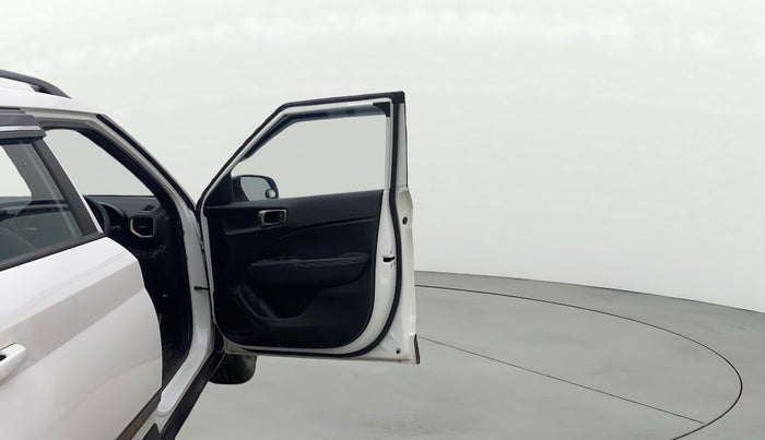 2024 Hyundai VENUE SX(O) 1.0 Turbo DCT Knight Edition, Petrol, Automatic, 15,504 km, RHS Front Door