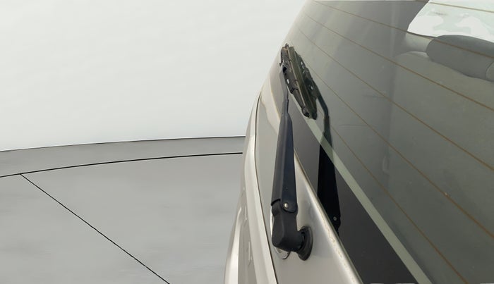 2014 Toyota Innova 2.5 GX 8 STR, Diesel, Manual, 1,07,663 km, Rear Wiper