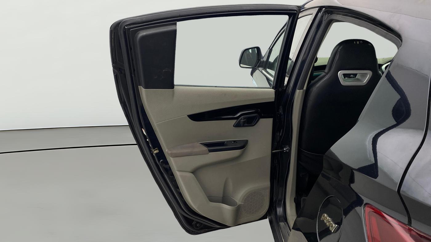 2016 Mahindra Kuv100 K6 6 STR, Petrol, Manual, 79,951 km, LHS Rear Door