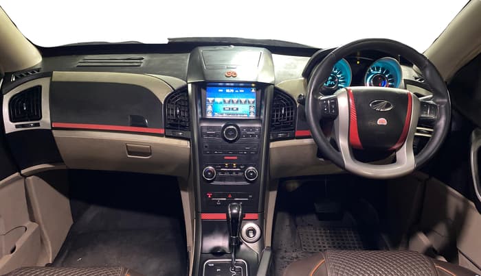 2017 Mahindra XUV500 G AT, Petrol, Automatic, 33,108 km, Dashboard