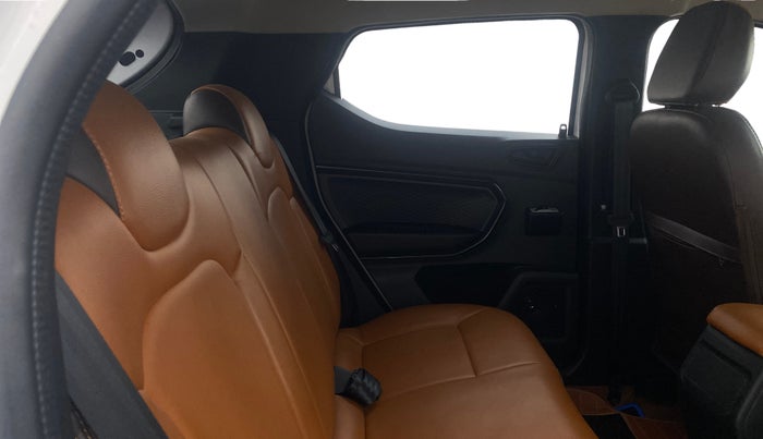 2024 Renault Kiger RXE MT, Petrol, Manual, 3,357 km, Right Side Rear Door Cabin