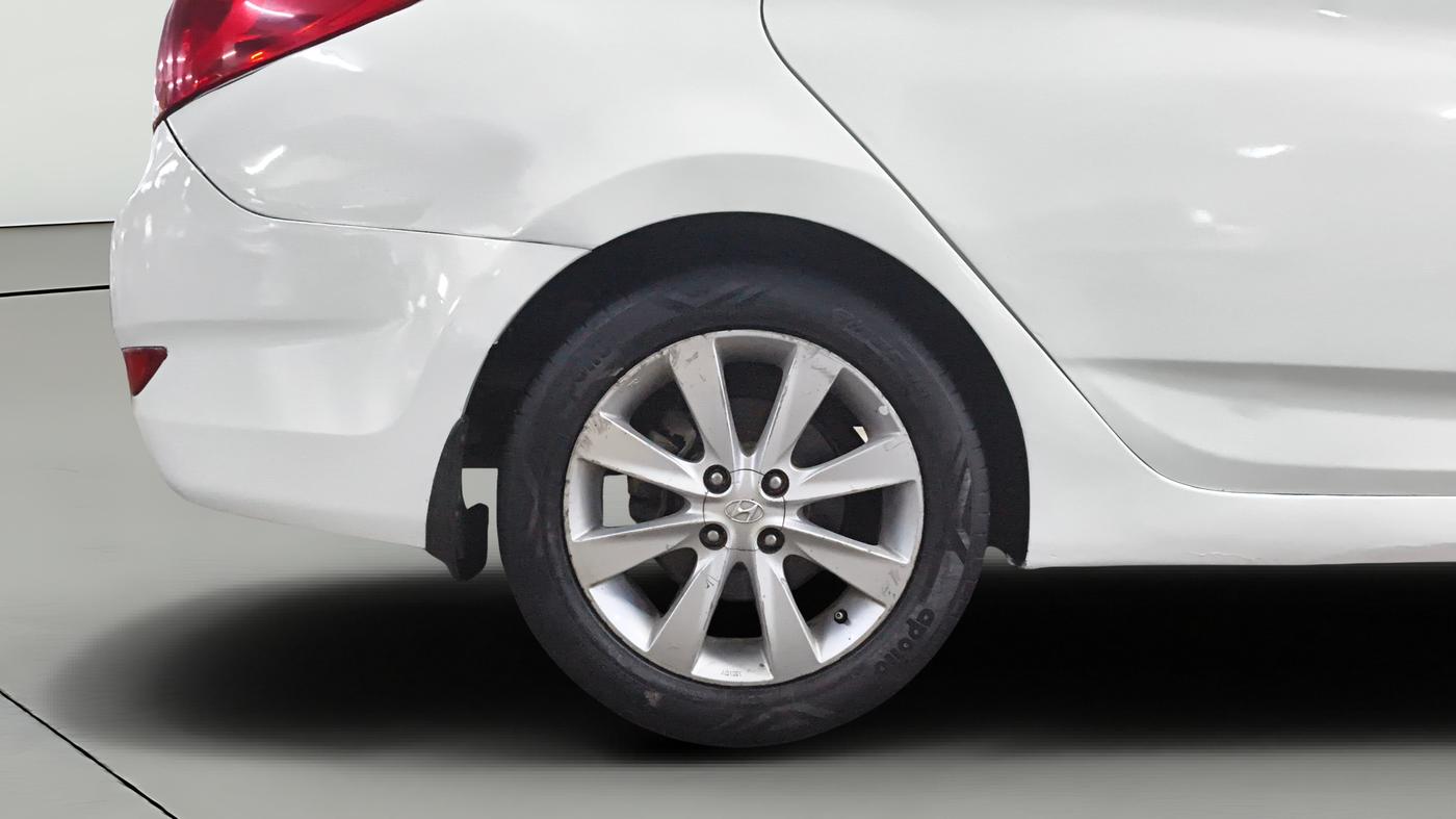 2013 Hyundai Verna FLUIDIC 1.6 VTVT SX, CNG, Manual, 93,983 km, Right Rear Wheel