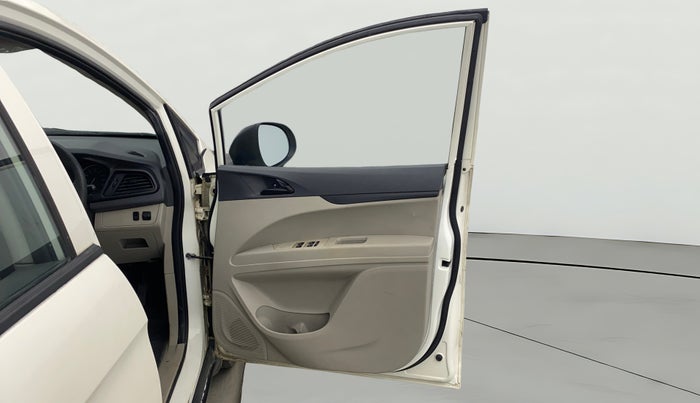 2019 Mahindra MARAZZO M2 8 STR, Diesel, Manual, 64,070 km, RHS Front Door