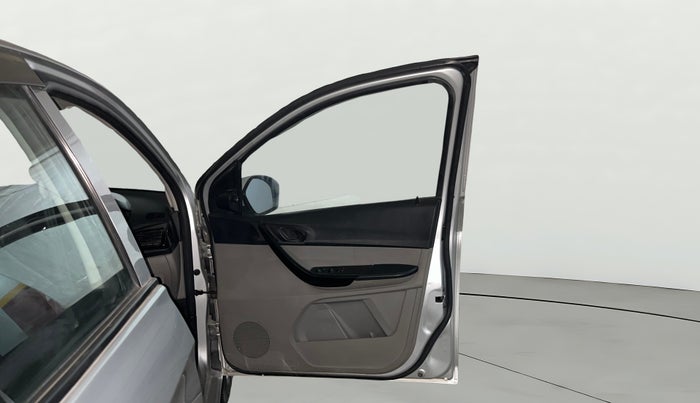 2017 Tata Tiago XT PETROL, CNG, Manual, 73,551 km, RHS Front Door