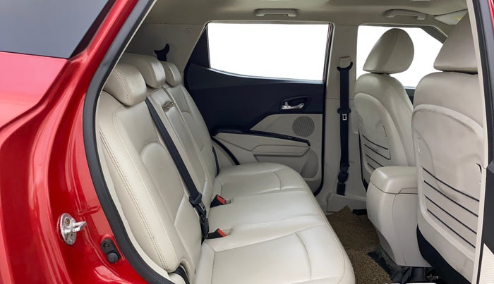 2019 Mahindra XUV300 W8 (O) 1.5 DIESEL, Diesel, Manual, 46,678 km, Right Side Rear Door Cabin