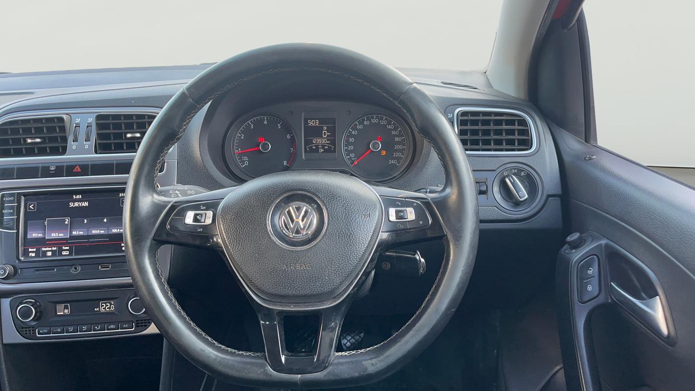 2019 Volkswagen Polo HIGHLINE PLUS 1.0 16 ALLOY, Petrol, Manual, 1,23,914 km, Steering Wheel Close Up