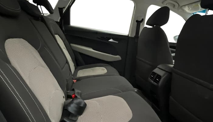 2021 MG HECTOR PLUS SUPER 1.5 PETROL TURBO HYBRID MT 7-STR, Petrol, Manual, 37,964 km, Right Side Rear Door Cabin