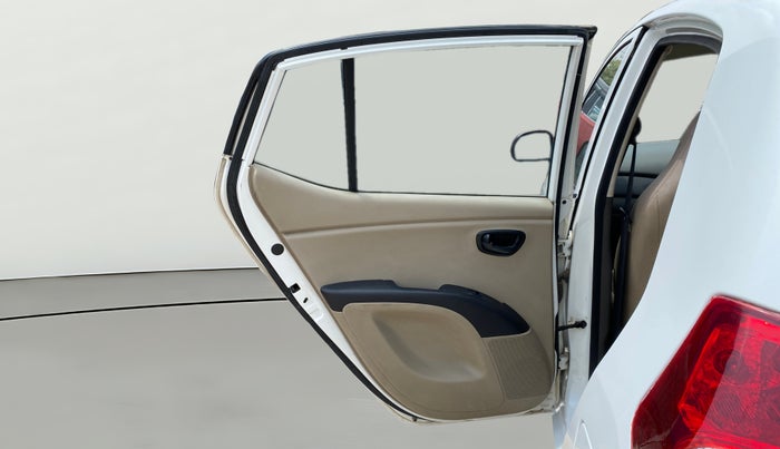 2016 Hyundai i10 MAGNA 1.1, CNG, Manual, 1,47,098 km, LHS Rear Door