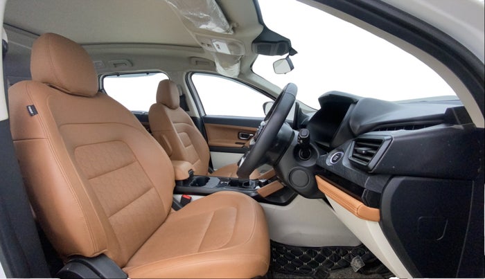 2024 Tata Safari ADVENTURE PLUS, Diesel, Manual, 29,863 km, Right Side Front Door Cabin