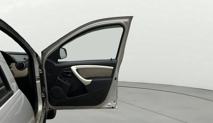 2014 Renault Duster RXL PETROL, Petrol, Manual, 93,081 km, RHS Front Door