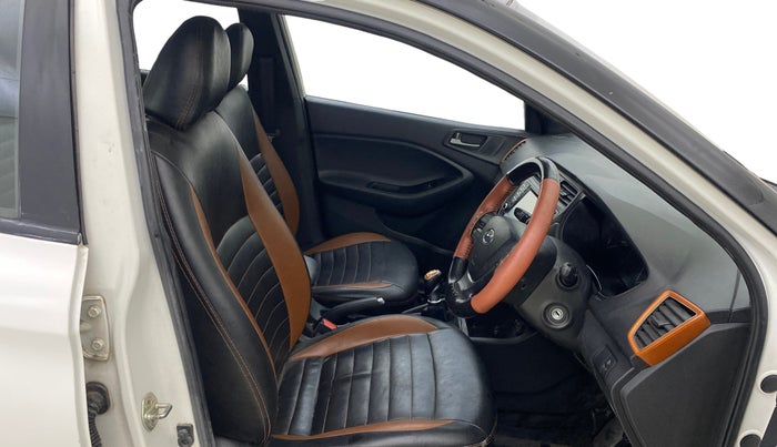 2017 Hyundai Elite i20 ASTA 1.4 CRDI DUAL TONE, Diesel, Manual, 94,892 km, Right Side Front Door Cabin