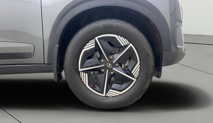 2024 Tata NEXON FEARLESS + SUNROOF DCA DUAL TONE 1.2 PETROL, Petrol, Automatic, 29,422 km, Right Front Wheel