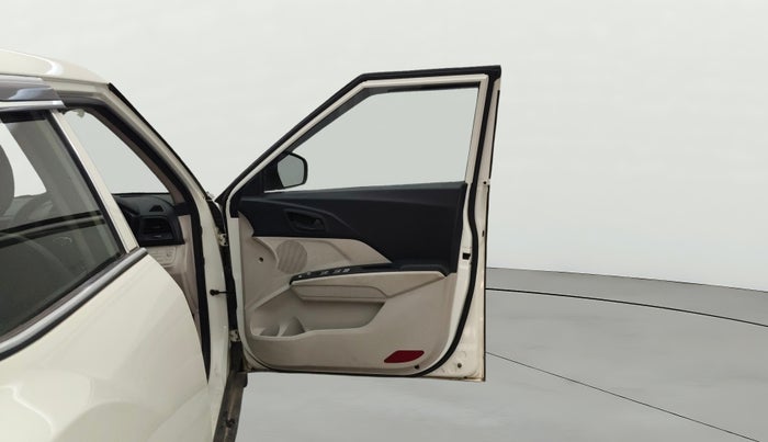 2021 Mahindra XUV300 W4 1.2 PETROL, Petrol, Manual, 40,775 km, RHS Front Door