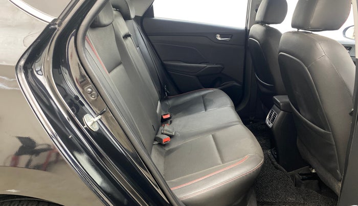 2022 Hyundai Verna SX (O) 1.0 TURBO DCT, Petrol, Automatic, 65,885 km, Right Side Rear Door Cabin