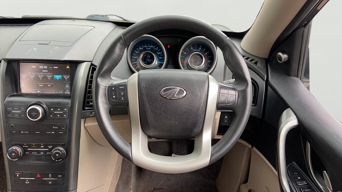 2018 Mahindra XUV500 W10, Diesel, Manual, 77,573 km, Steering Wheel Close Up