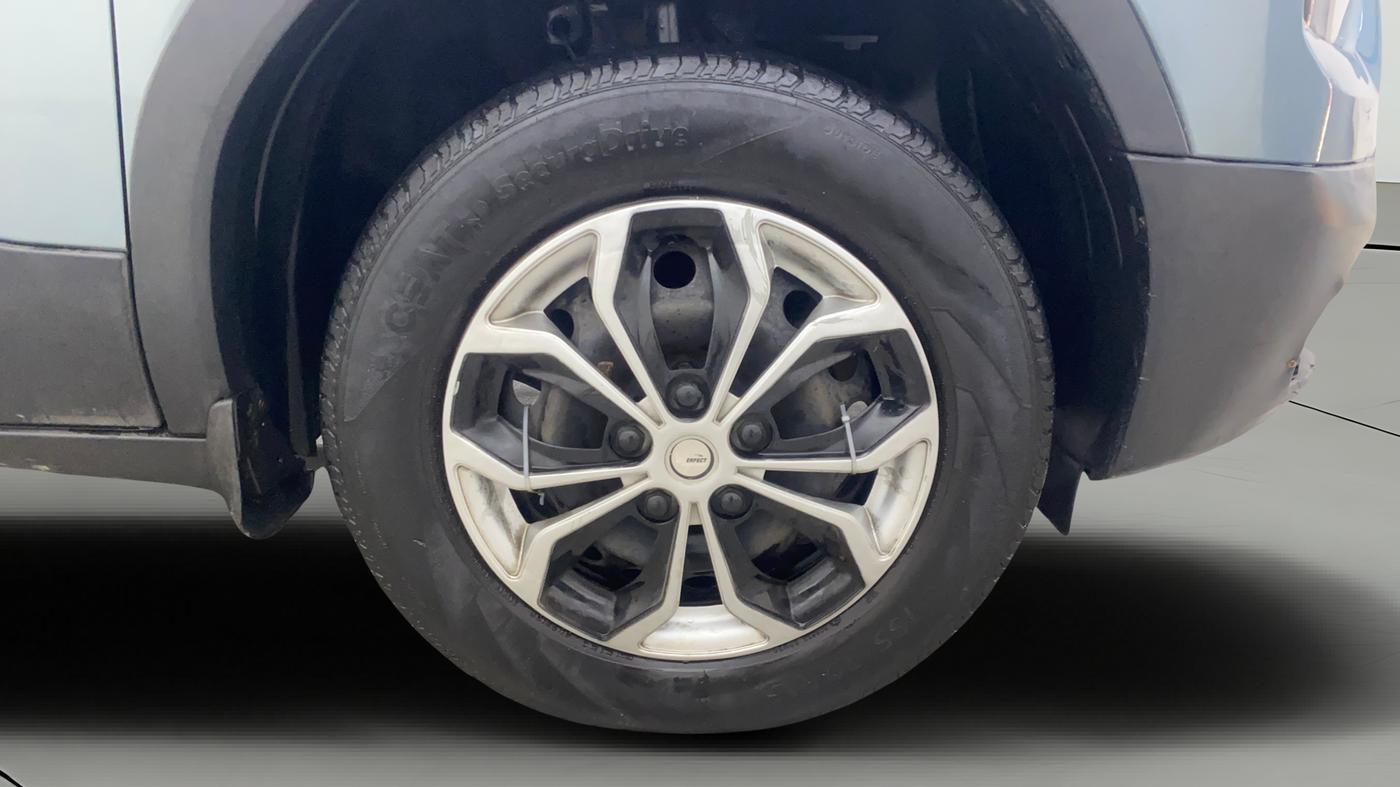 2021 Tata PUNCH ADVENTURE AMT, Petrol, Automatic, 73,695 km, Right Front Wheel