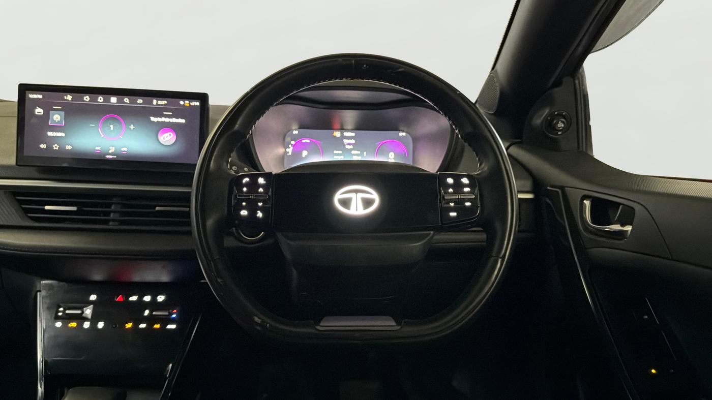 2023 Tata NEXON FEARLESS + SUNROOF DCA DUAL TONE 1.2 PETROL, Petrol, Automatic, 62,802 km, Steering Wheel Close Up