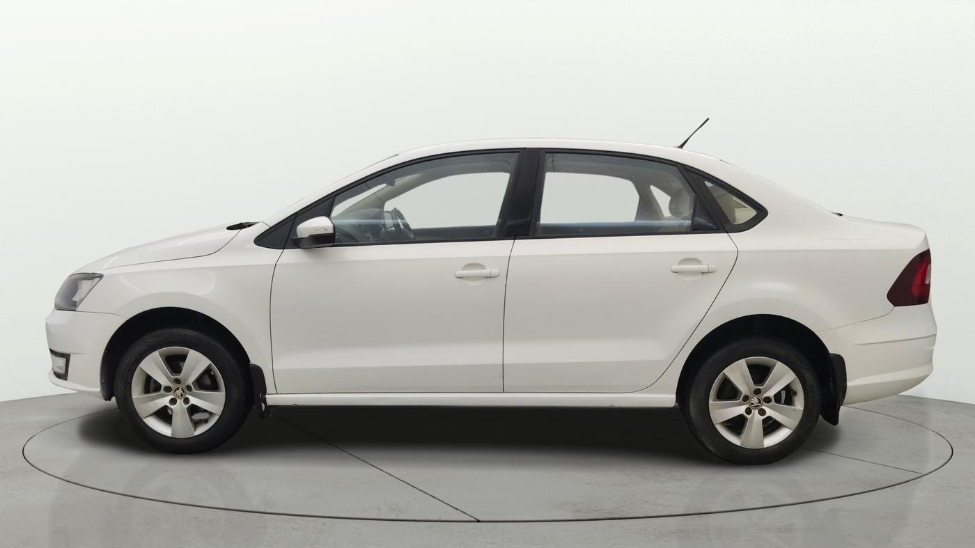 2017 Skoda Rapid AMBITION 1.6 MPI MT, Petrol, Manual, 43,118 km, Left Side