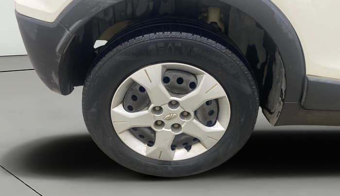 2019 Mahindra XUV300 W6 1.5 DIESEL, Diesel, Manual, 1,09,569 km, Right Rear Wheel